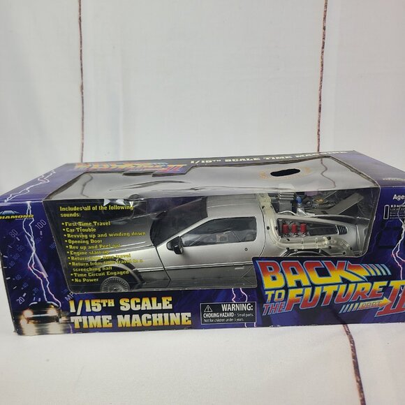 Back To The Future II DeLorean 1/15 Time Machine Movie Car Diamond Select Sealed - Picture 1 of 16